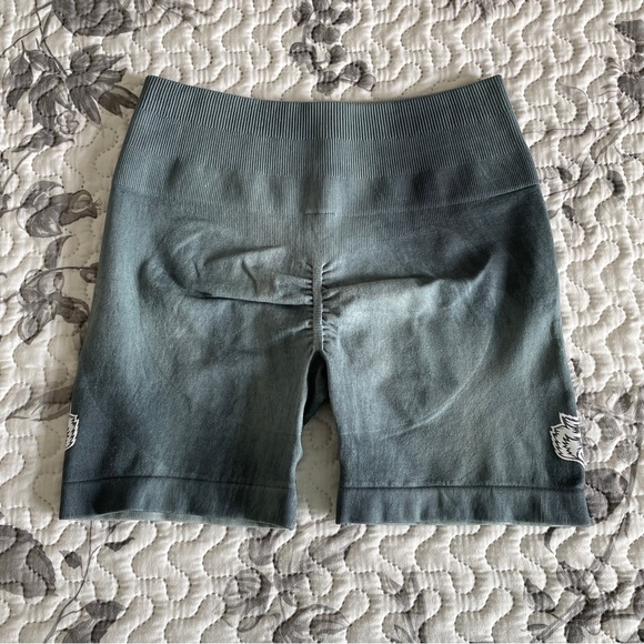 Darc Sport Wolves Forever Seamless Everson Short in Twilight Blue Wolf Fur (S) - Picture 1 of 3